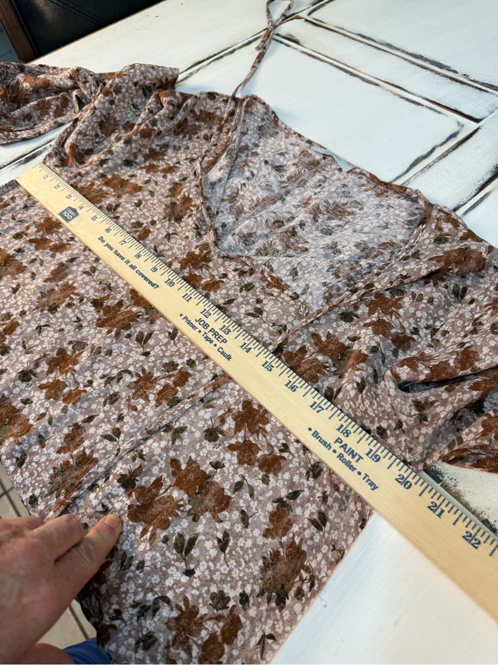 Veveret Boho Floral Tie-Front Peasant Blouse in Brown Floral - Picture 13 of 16